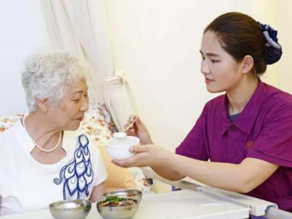 青島哪里有老人陪護的公司